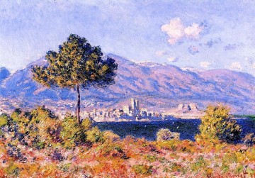 クロード・モネ Painting - 高原から見たアンティーブの眺め クロード・モネ